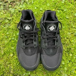 Black Nike Air Huarache Men’s Size 8